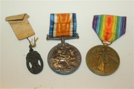 Pair WWI medals to LCPC  S SCot gun reg and badge
